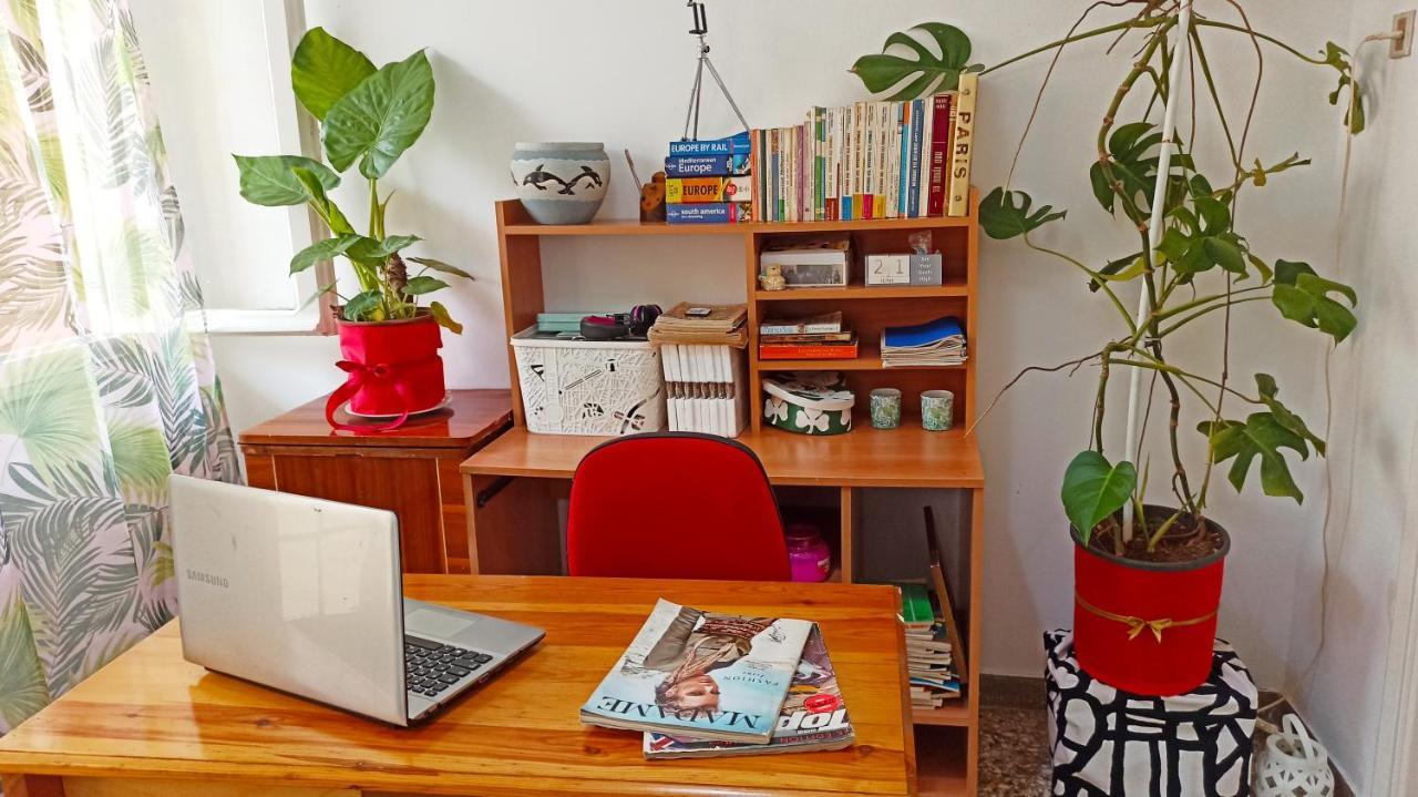 Cozy Room In Quiet Neighbourhood Athena Bagian luar foto